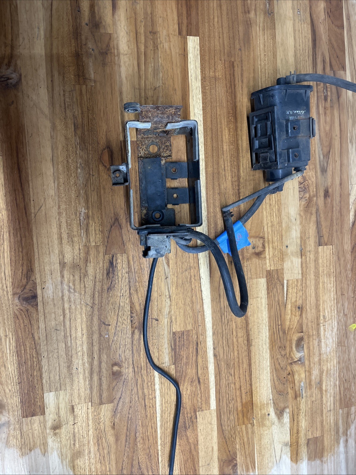 1995 Suzuki GS500 GS 500 Battery Tray w/ Evaporation Emissions Canister