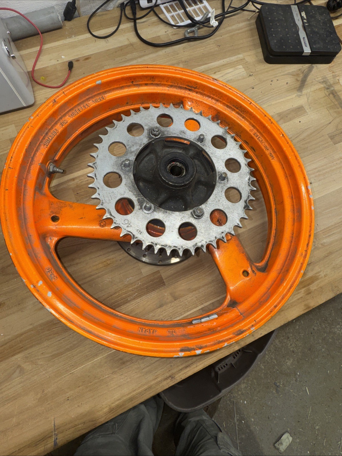 Yamaha FZR400R 1WG Rear Wheel OEM Genuine Motorcycle 18x4.00 R50 3EN
