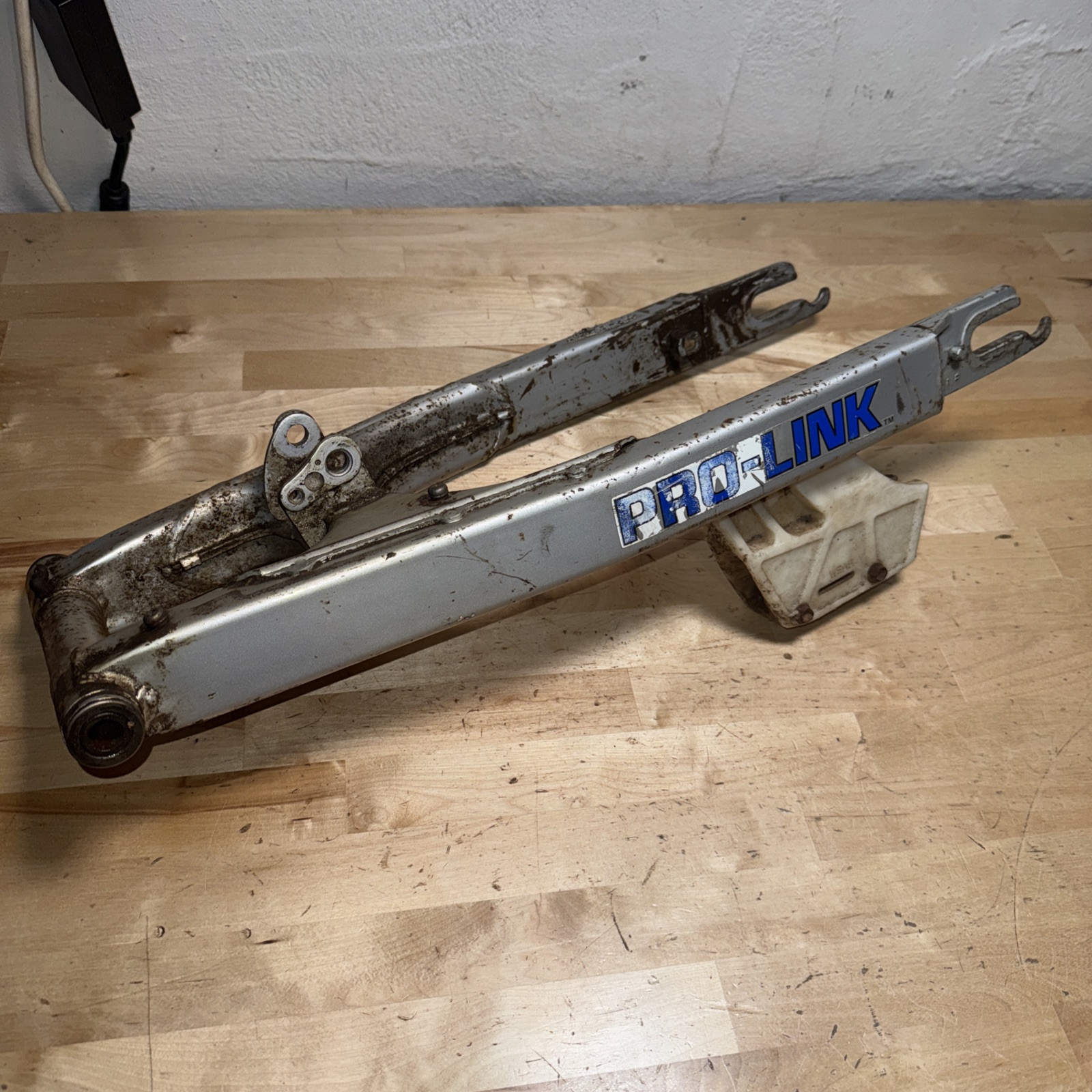 85 Honda XR200 XR 200 250 OEM Rear Swingarm Swing Arm Pivot Suspension