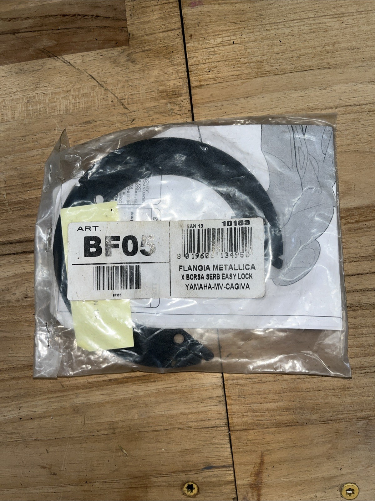 Yamaha GIVI Tanklock Ring BF05 | Used | Hardware Included