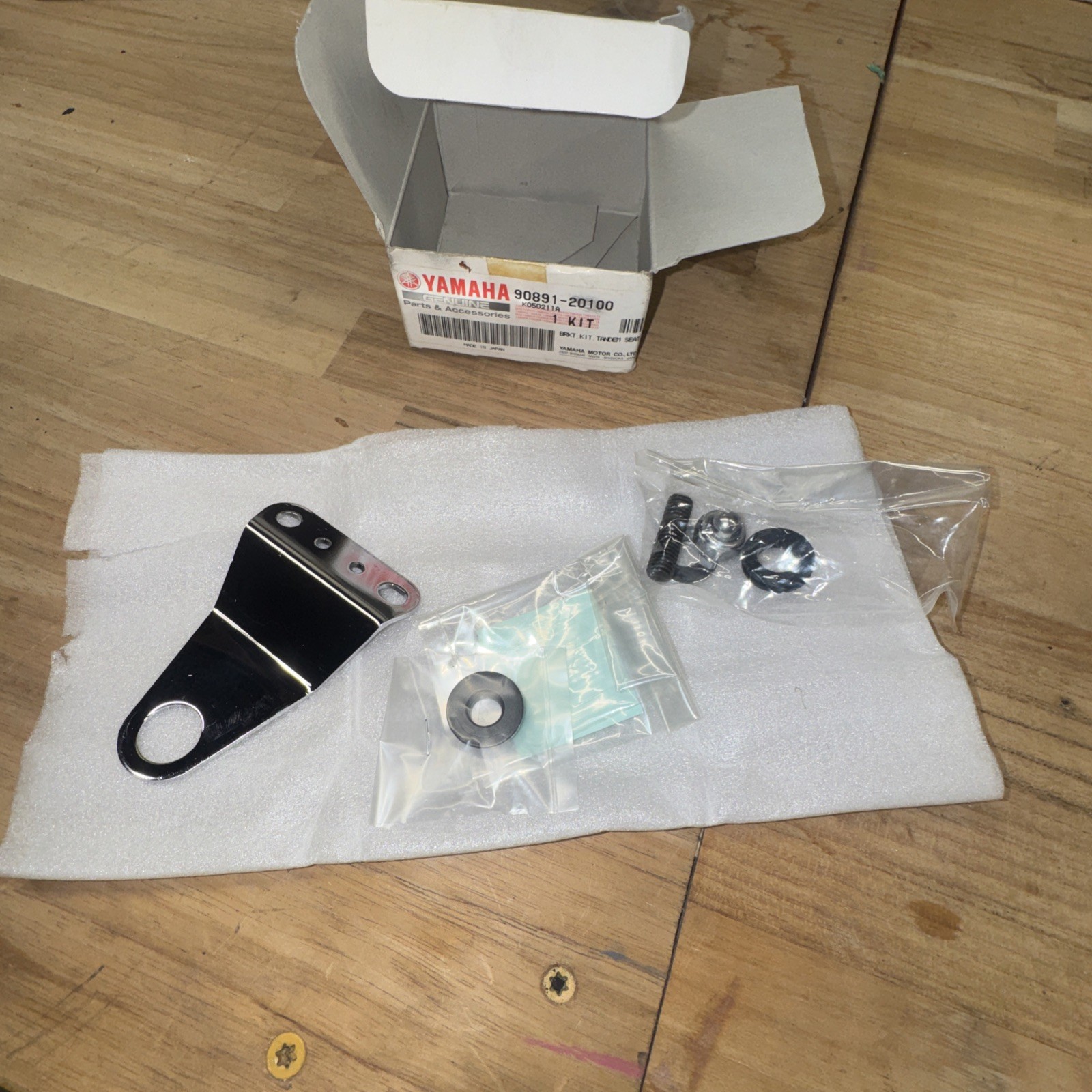 NOS OEM Yamaha 90891-20100 Bracket Kit 