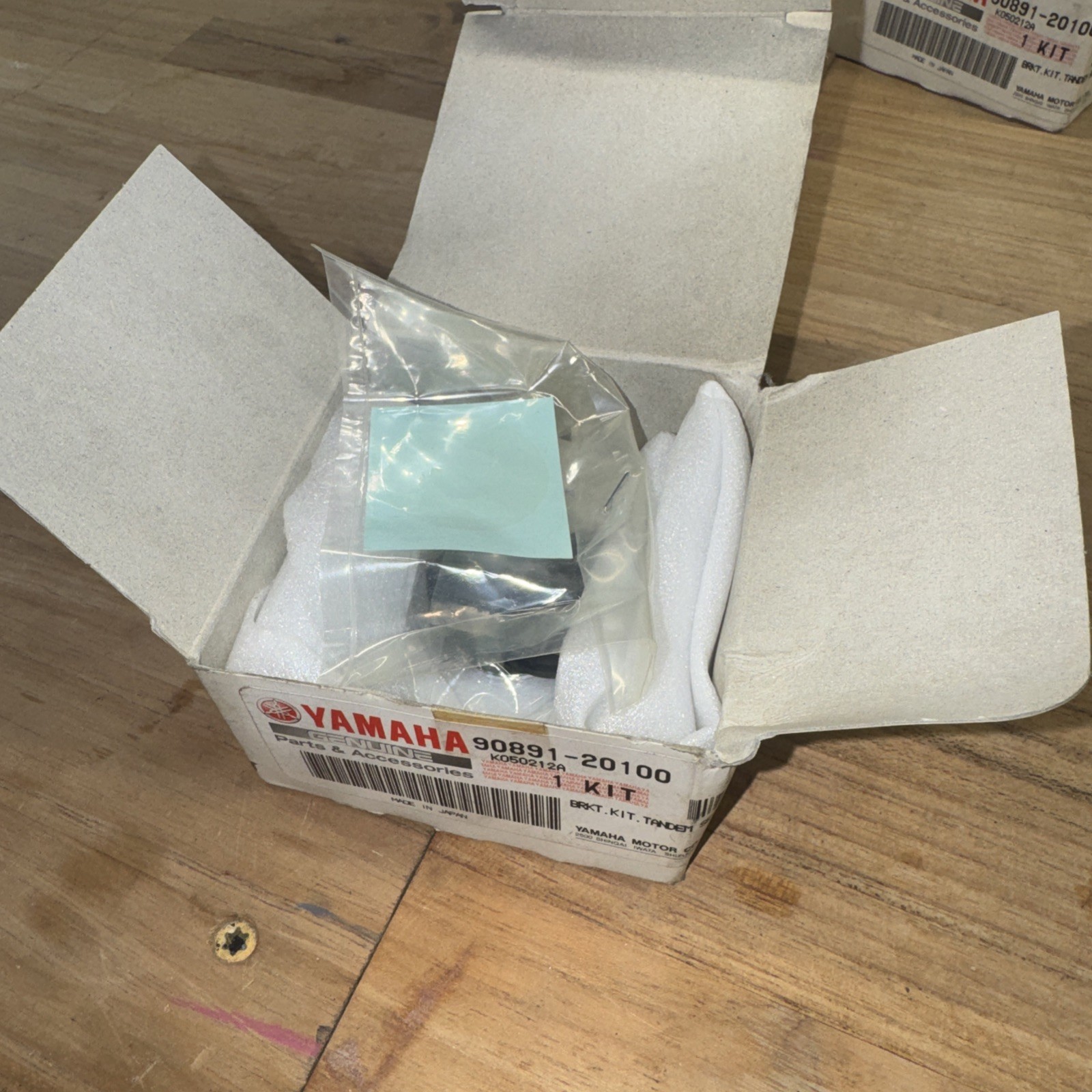 NOS OEM Yamaha 90891-20100 Bracket Kit 
