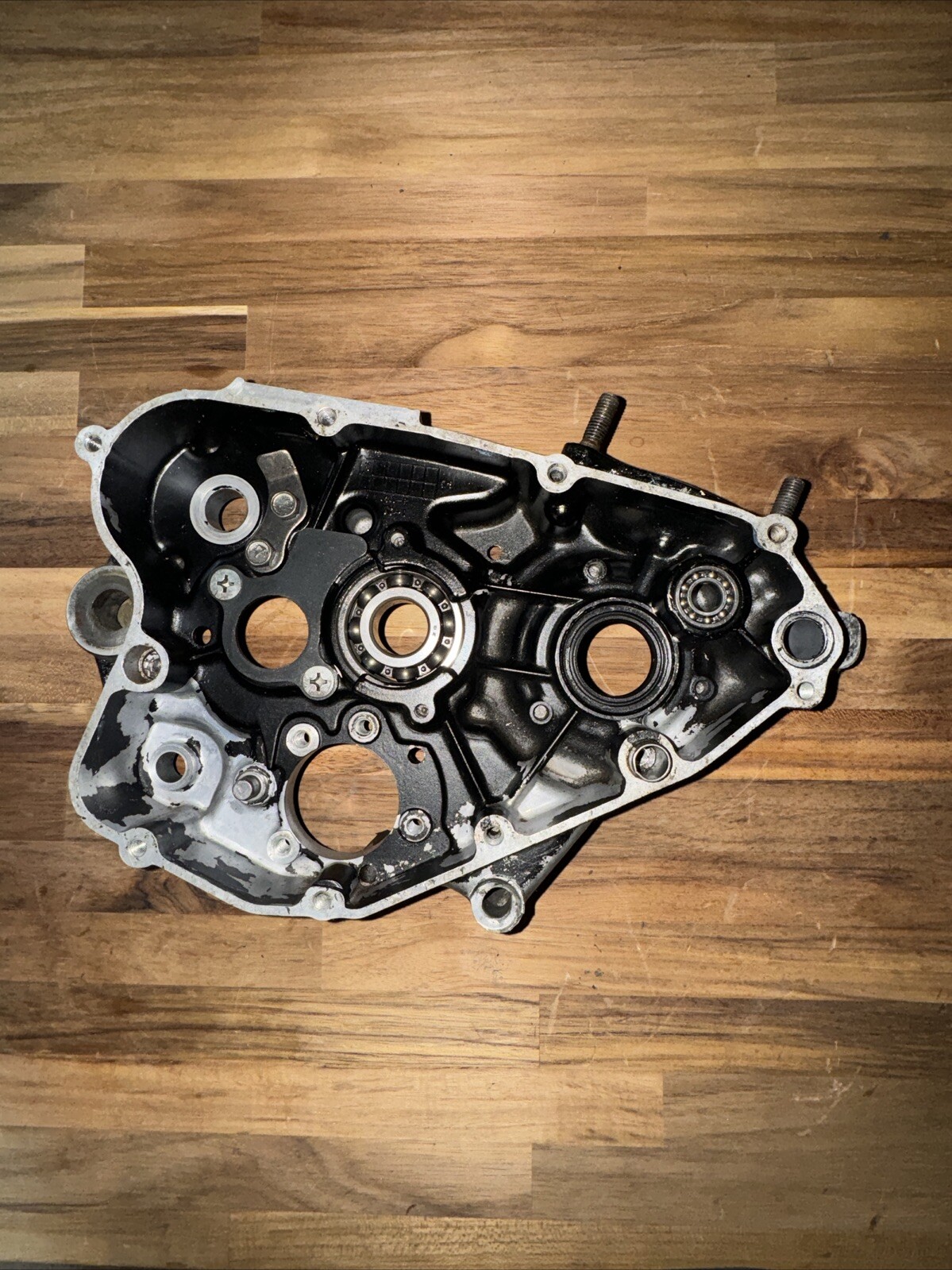 82 Suzuki RM125 RM 125 OEM Engine Right Crank Case Bottom End 3-N