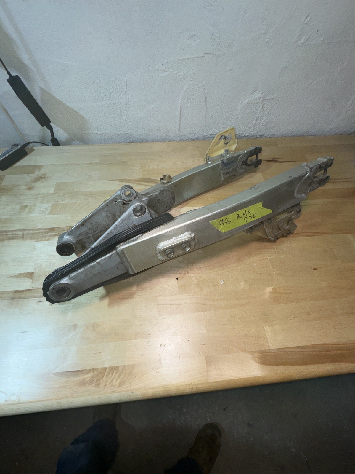 89 - 96 1996 SUZUKI RMX250 RMX 250 SWINGARM SWING ARM REAR WHEEL ARM OEM LINKAGE