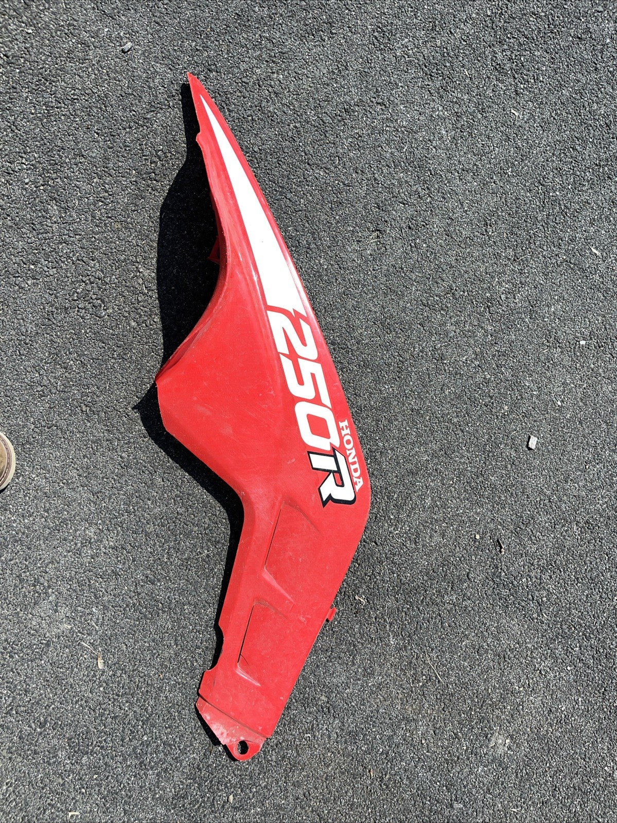 HONDA TRX250R TRX 250R RED 1988 FRONT LEFT FENDER PLASTC RC 1986 1989